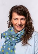 Slika, ki vsebuje besede oseba, oblačila, ženska, držanje
Opis je samodejno ustvarjen